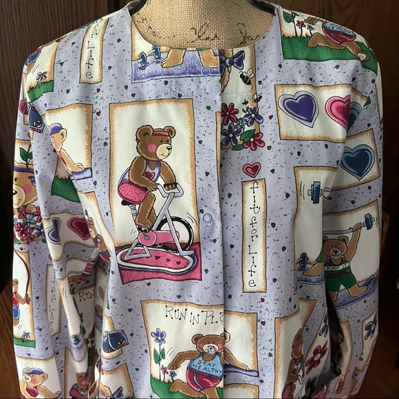 Vintage Novelty Exercise Bear Snap Close Scrub Top size Small - Picture 2 of 10